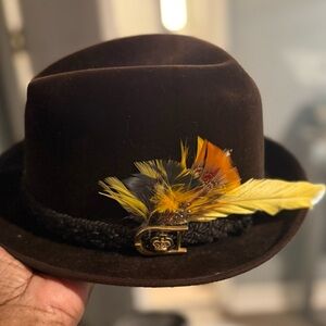 BILTMORE Macy’s VELVET HAT FEDORA BROWN MADE IN CANADA VINTAGE Feathers Emblem 7